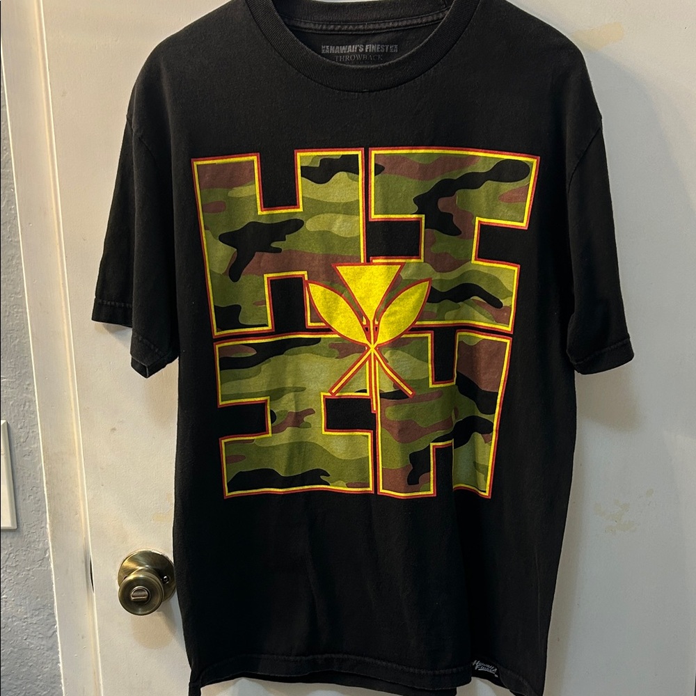 HAWAII’S FINEST Black Graphic T-Shirt with Camo Design Selah Tee, Sz L